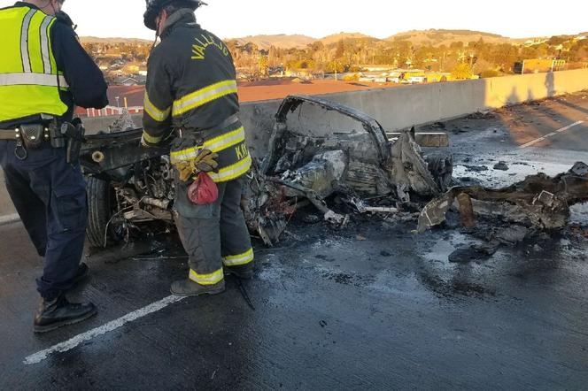Rozbita Corvette spłonęła na autostradzie