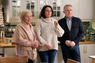 M jak miłość odc. 1791. Marysia (Małgorzata Pieńkowska), Artur (Robert Moskwa), Barbara (Teresa Lipowska)