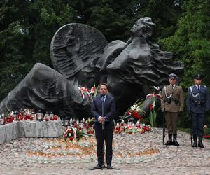 Uroczystość pod pomnikiem Polegli Niepokonani (1.08.2025)