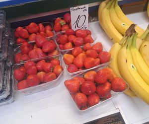 Ceny truskawek na Starym Kleparzu w Krakowie