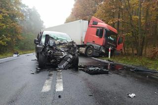 Dramatyczny wypadek na DK11. Kierowcę zgubiła brawura, pasażer poniósł śmierć na miejscu