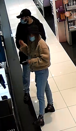 Poznań. Para poszukiwana przez policję! Weszli do sklepu, a potem...