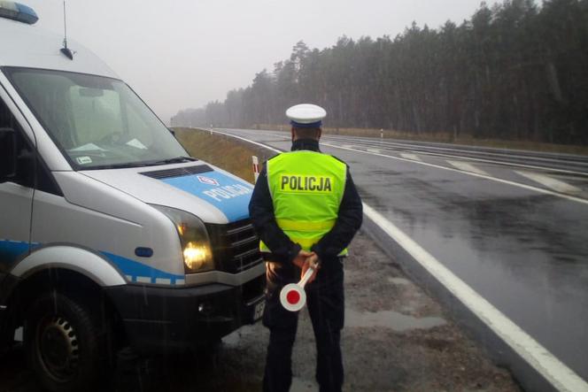 Wszystkich Świętych 2021. Policjanci zapowiadają więcej kontroli na drogach Warmii i Mazur