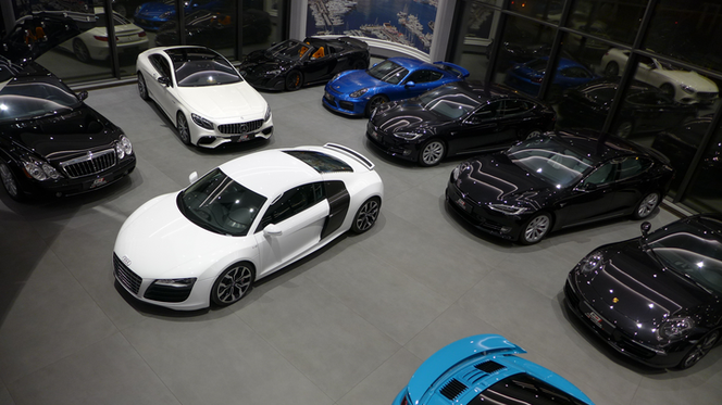 Fit Lovers kupili sobie nowy samochód z silnikiem V10. To sportowe coupe kosztuje krocie!