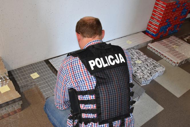 Udany nalot na kaliskie targowisko! Policja ujawniła lewe papierosy i tytoń! [ZDJĘCIA]