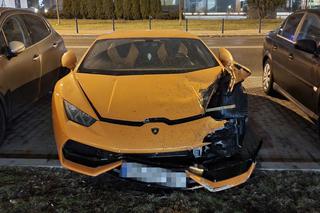 Kierowca luksusowego lamborghini porzucił auto po kolizji