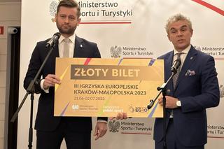 Minister rządu Morawieckiego wspiera WOŚP! Przekazał złoty bilet