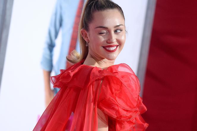 Miley Cyrus topless na Instagramie! Pokazała zupełnie nagie piersi