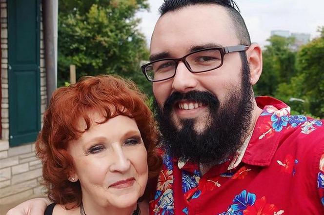 18-latek ożenił się z 71-latką! Obchodzą szóstą rocznicę ślubu