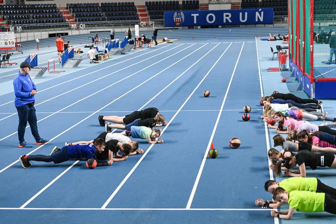 Młodzi lekkoatleci z Torunia trenują by być mistrzami. Wśród nich najlepsza na świecie Anna Matuszewicz