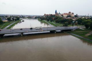 Sytuacja powodziowa w Krakowie i Małopolsce. Stan na poniedziałek rano. Brzeszcze i Oświęcim walczą z żywiołem