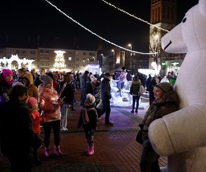 Bytomski rynek świeci się jak choinka. Gwiazda DeLoreana rozświetliła Bytomski Jarmark Świąteczny