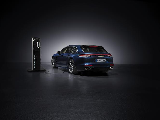 (2020) Porsche Panamera po liftingu 