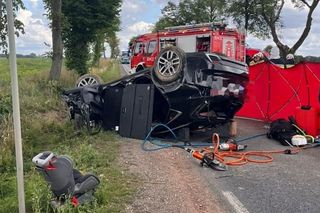 Śmiertelny wypadek. Lexus dachował, w środku były dzieci