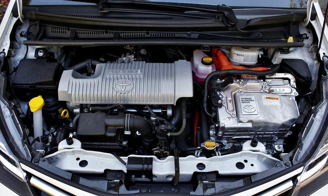 Toyota Yaris Hybrid lifting 2014