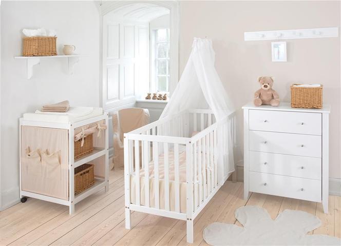 Pokój niemowlaka w kolorze beżowym