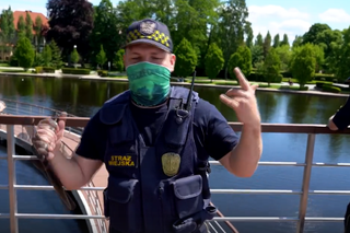 Szczecinek: Strażnicy miejscy RAPUJĄ prawie jak Eminem! Zobacz wyjątkowy #Hot16Challenge2 [WIDEO]