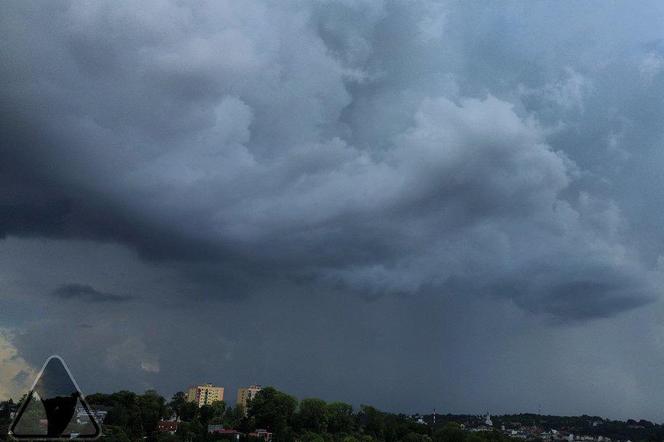 Pogodowy horror! To szok, co dzieje się nad Polską. Potężne burze