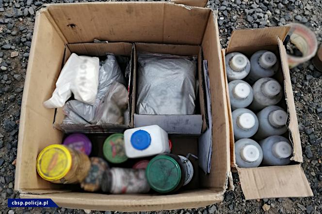 Funkcjonariusze przejęli dziesiątki kilogramów materiałów wybuchowych