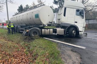 Śmiertelny wypadek pod Szamotułami. Dwie osoby z infiniti zginęły w zderzeniu z cysterną [ZDJĘCIA].