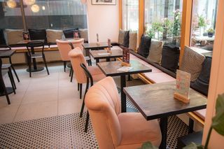 Wnętrza kawiarni Kosmos w Warszawie