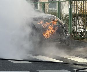 Gigantyczny pożar pod szkołą podstawową w Warszawie. Gęsty dym widać było z kilku kilometrów