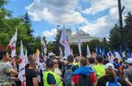 Protest hutników w Warszawie. Idą od Sejmu do Kancelarii Premiera