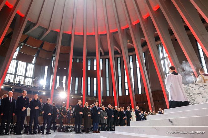 Złożenia wieńców przed pomnikami Ojców Niepodległości: Wincentego Witosa, Ignacego Jana Paderewskiego, Ignacego Daszyńskiego, Romana Dmowskiego, Wojciecha Korfantego i Marszałka Józefa Piłsudskiego.