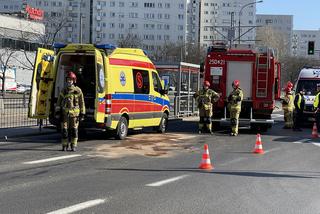 Karetka na sygnale rąbnęła w małego fiata. Wypadek na Żoliborzu 