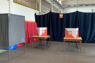 Polacy podzieleni, ale większość nie chce wcześniejszych wyborów. Nowy sondaż IBRiS nie pozostawia złudzeń