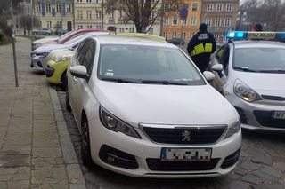 Warszawa. Zostawił synka we włączonym aucie na Starówce. Nie było go godzinę! 