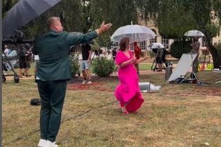 Ania Starmach tańczy w deszczu z Tomkiem Jakubiakiem