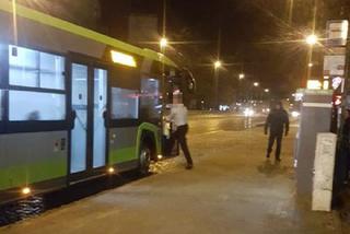 Kierowca autobusu wyskoczył po alkohol