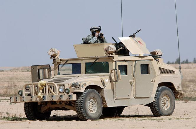 Samochód typu HMMWV należący do Armii Stanów Zjednoczonych