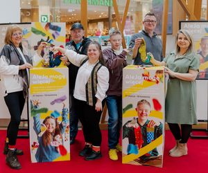 Wrocławianie zebrali ponad 13 000 pojedynczych skarpetek - zobacz, co z nich stworzą