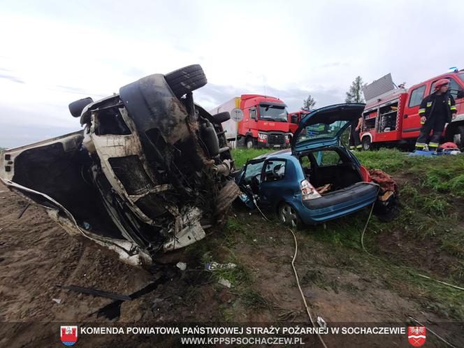 Czołowe zderzenie w Giżyczkach! Zakleszczona kobieta zabrana do szpitala!