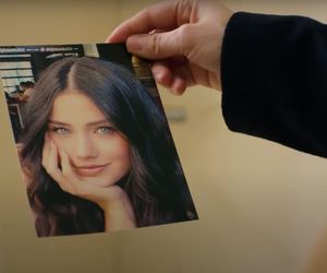Zeynep będzie przetrzymywana przez porywacza, a Yildiz przyłapie Melis na rozmowie z przestępcą. Ghonul i Bulent zaczną odchodzić od zmysłów, a Ege trafi na trop.