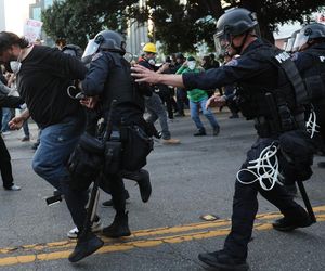 Protesty w Los Angeles coraz silniejsze. Emocje podsycają fałszywe zdjęcia i teorie spiskowe