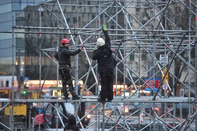 Finał WOŚP 2023. Budowa sceny w Warszawie