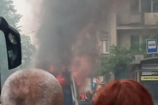 Pożar busa w Krakowie. Utrudnienia pod Jubilatem