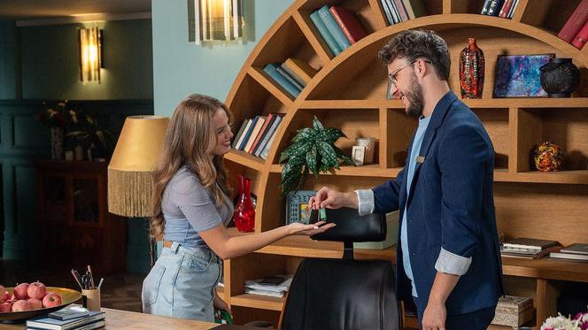 Barwy szczęścia odc. 2955. Oliwka (Wiktoria Gąsiewska), Kajtek (Jakub Dmochowski)