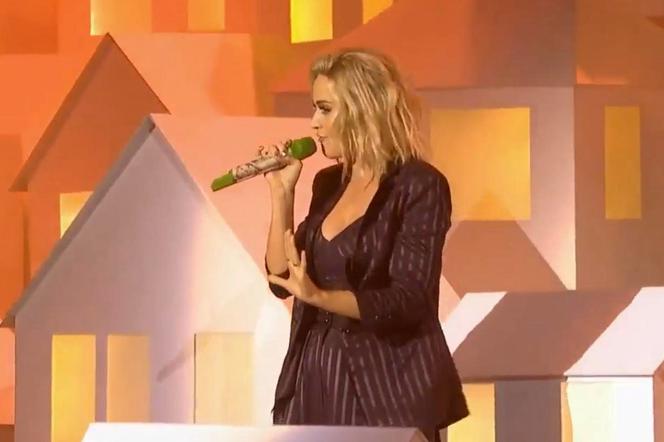 Brit Awards 2017: domek spadł ze sceny. Wpadka tancerza Katy Perry VIDEO
