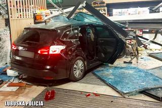 Wjechał fordem sklepu na stacji paliw pod Gubinem! Ogromne zniszczenia. Ludzie nie mogli uwierzyć [ZDJĘCIA]