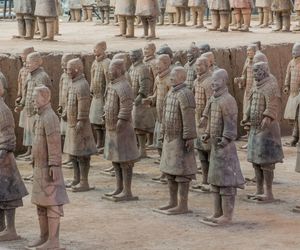 Turysta dał susa i zniszczył słynny zabytek! Szokujące nagranie