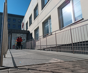 Lubelski szpital poprawia warunki pacjentom. Infokioski, tablety i tłumacz online