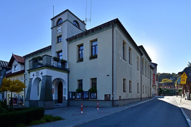 Małopolski kurort w górach wyróżnia się ciszą i spokojem. Tanie noclegi bez tłumów turystów