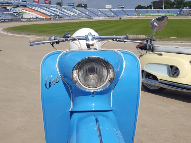 Osy kręciły kółka na stadionie żużlowym w Lesznie. Ogólnopolski zlot skuterów Osa Osieczna-Leszno 