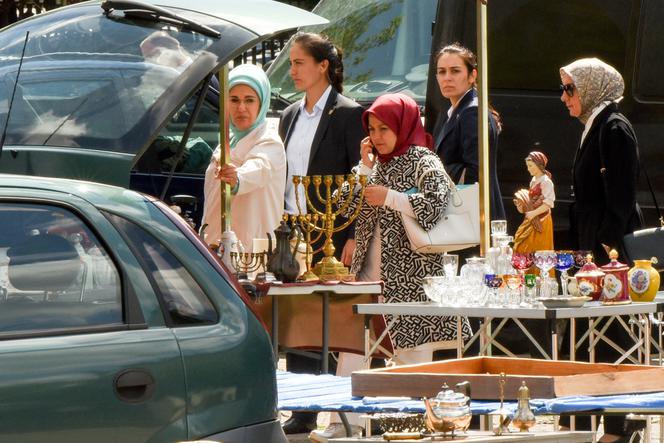 Wydała na bazarze 200 tys. złotych