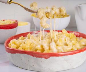 Roztop masło i wrzuć surowy makaron. Medal za kreatywność gwarantowany