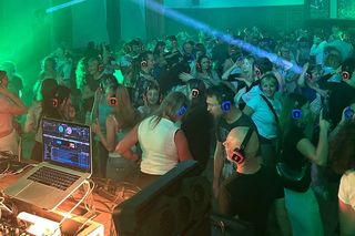 To pierwsza taka impreza w Olsztynie. Tłumy na Silent Disco w… ratuszu